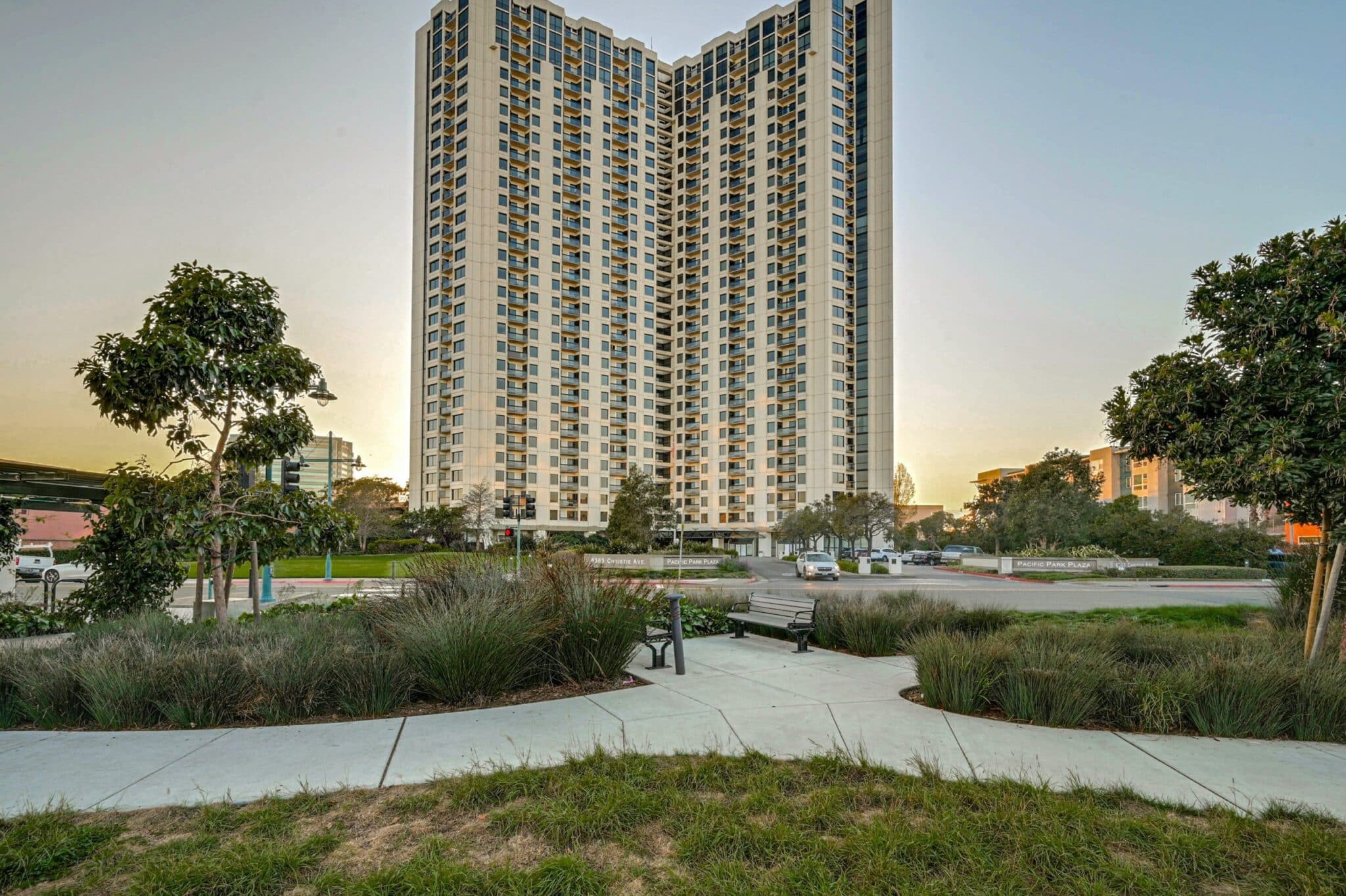 Pacific Park Plaza, Emeryville